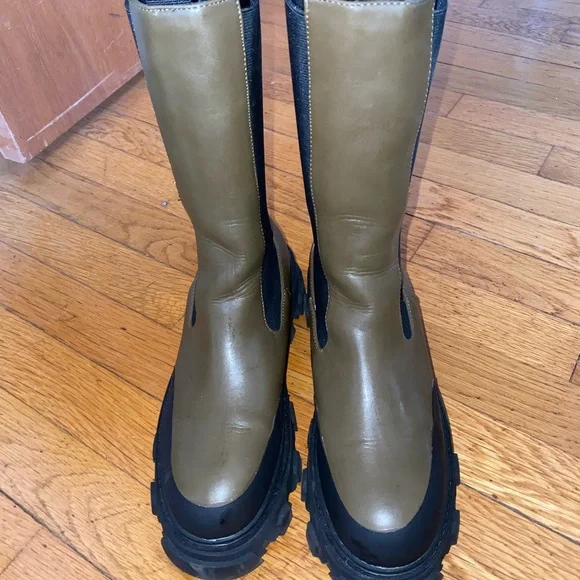 Boots - Picture 2 of 6